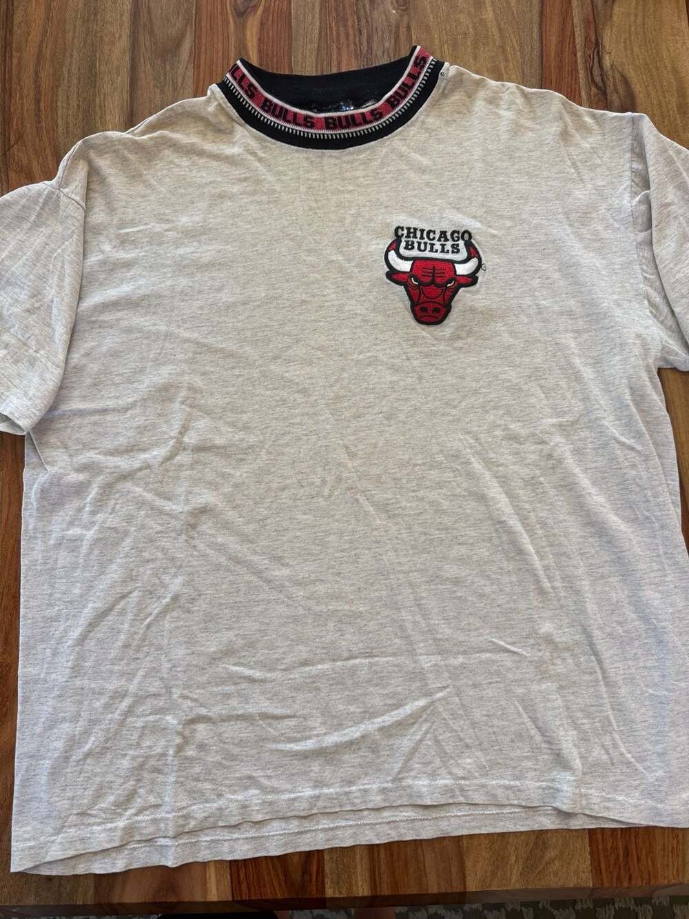 Vintage 90s Trench Chicago Bulls Logo T-Shirt XL